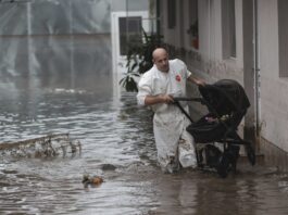Gospodăriile afectate de inundaţii primesc vouchere de 15.000 de lei pentru electrocasnice