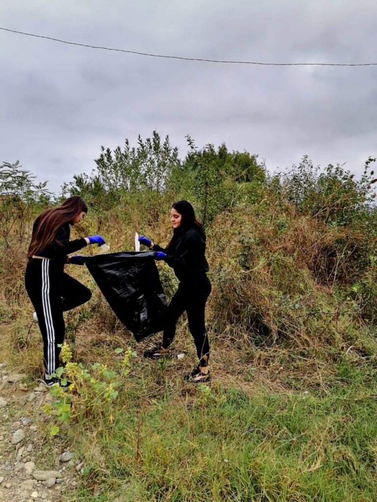 Peste 10.000 de voluntari participă la campania „Let’s Do It, Romania!”
