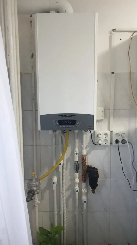 Lovitură pentru proprietarii cu centrale. Plata părților comune, impusă prin lege