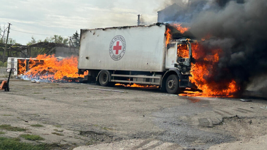 Trei angajați ai Crucii Roșii au murit într-un atac în estul Ucrainei