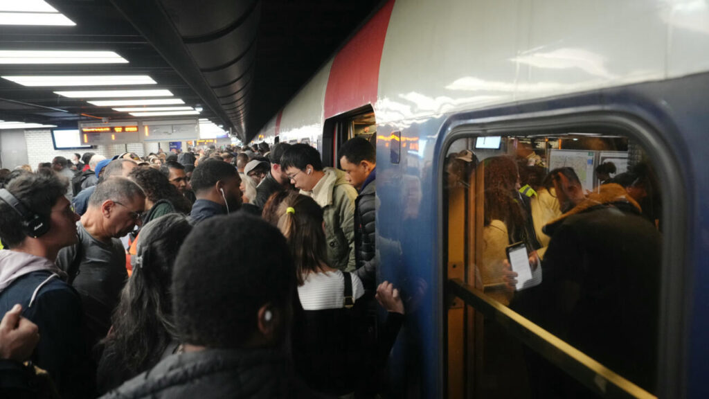 Atenţionare de călătorie în Franţa. Grevă în sistemul de transport