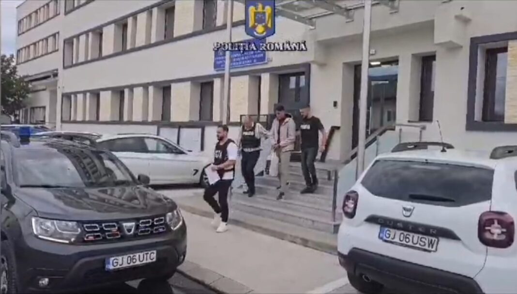 hot gj Târgu Jiu: Tânăr reținut pentru tâlharirea unei femei de 76 de ani