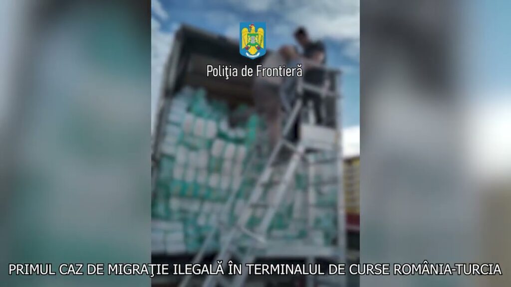 (VIDEO) Trei sirieni, ascunşi în două camioane sosite din Turcia, depistați la frontieră