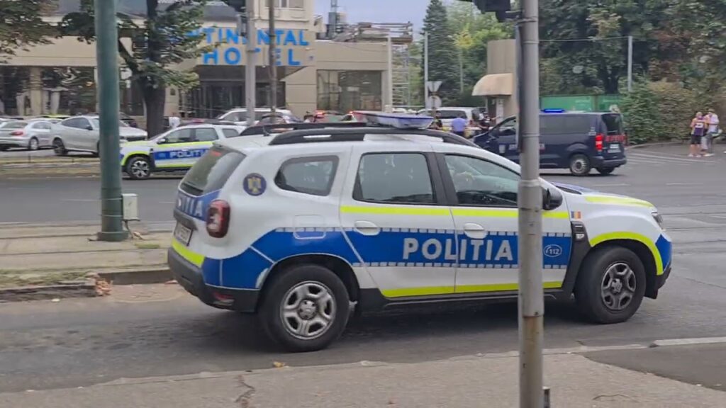 (VIDEO) Mai mulţi oameni au fost evacuaţi după o alarmă cu bombă la un hotel