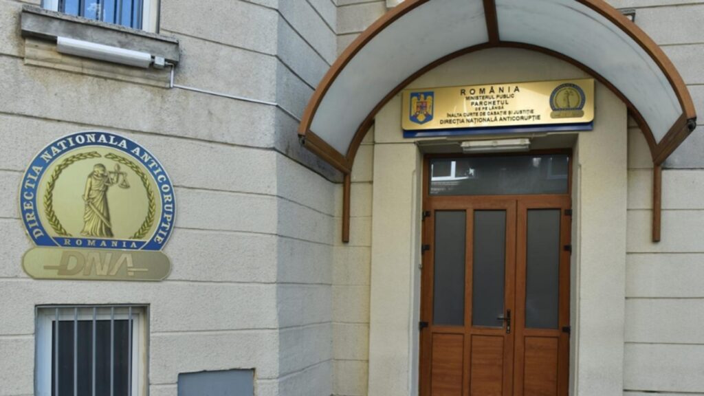 Comisar al Gărzii de Mediu Prahova, pus sub control judiciar