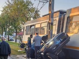 Un șofer a murit după ce a virat la stânga prin fața tramvaiului, în București. Vatmanul ar fi consumat substanțe psihoactive