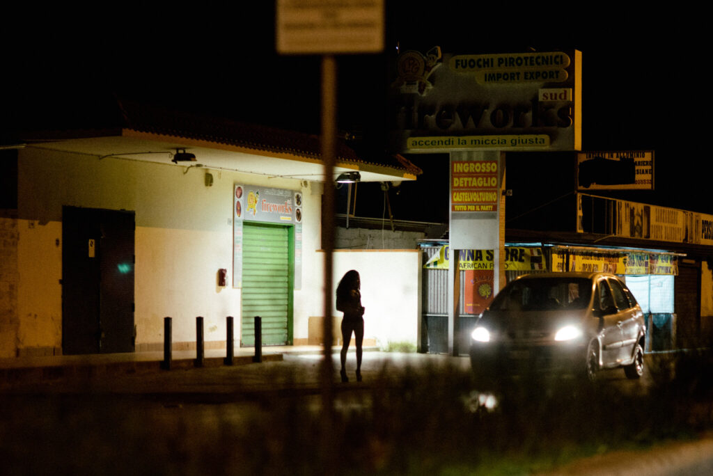 Proxenet doljean, prins în Italia
