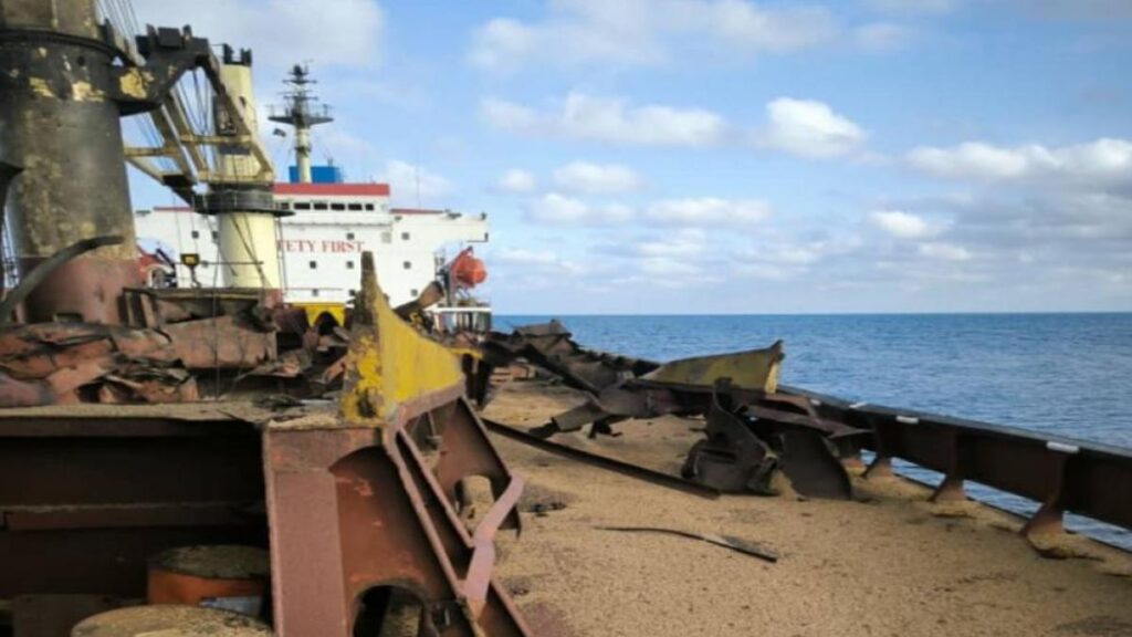 Reacția MAE după ce rușii au lovit o navă ucraineană în zona economică a României în Marea Neagră