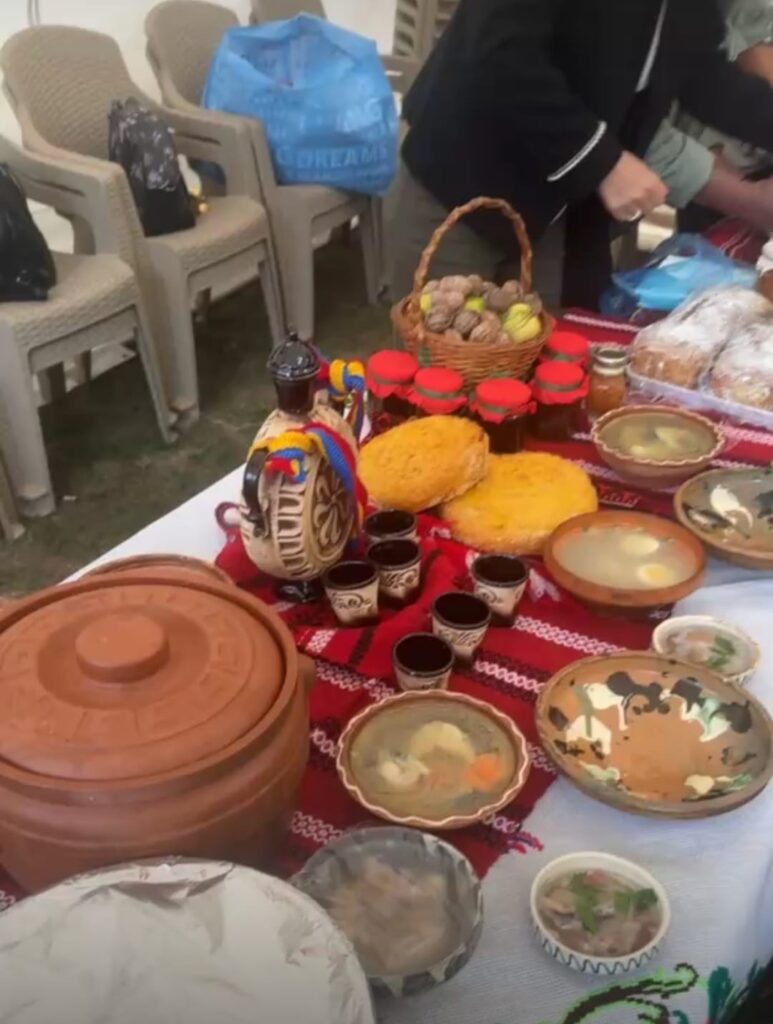 Gorj: A început Festivalul sarmalelor și piftiilor la Peștișani