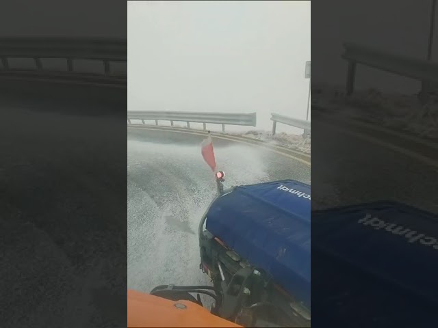 (VIDEO) Strat de zăpadă depus pe Transalpina