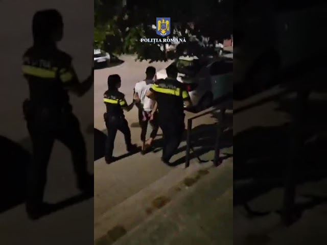 (VIDEO) Bărbat reţinut dopă ce şi-a bătut soția pe o stradă din Caracal