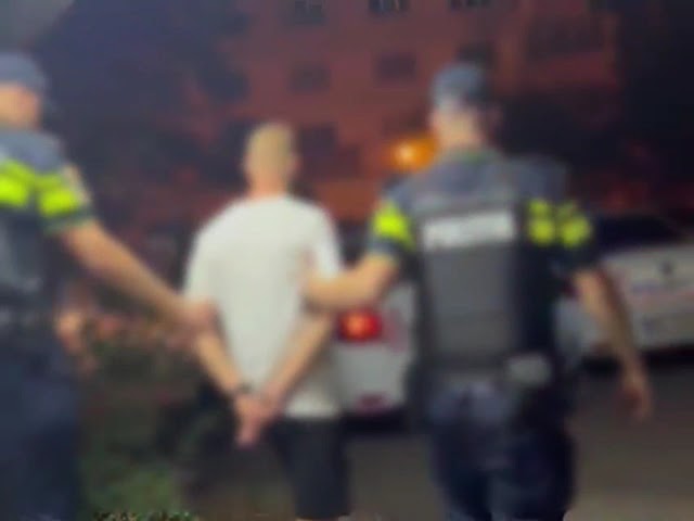(VIDEO) Arestați pentru tulburarea ordinii și liniștii publice după ce s-au bătut pe stradă