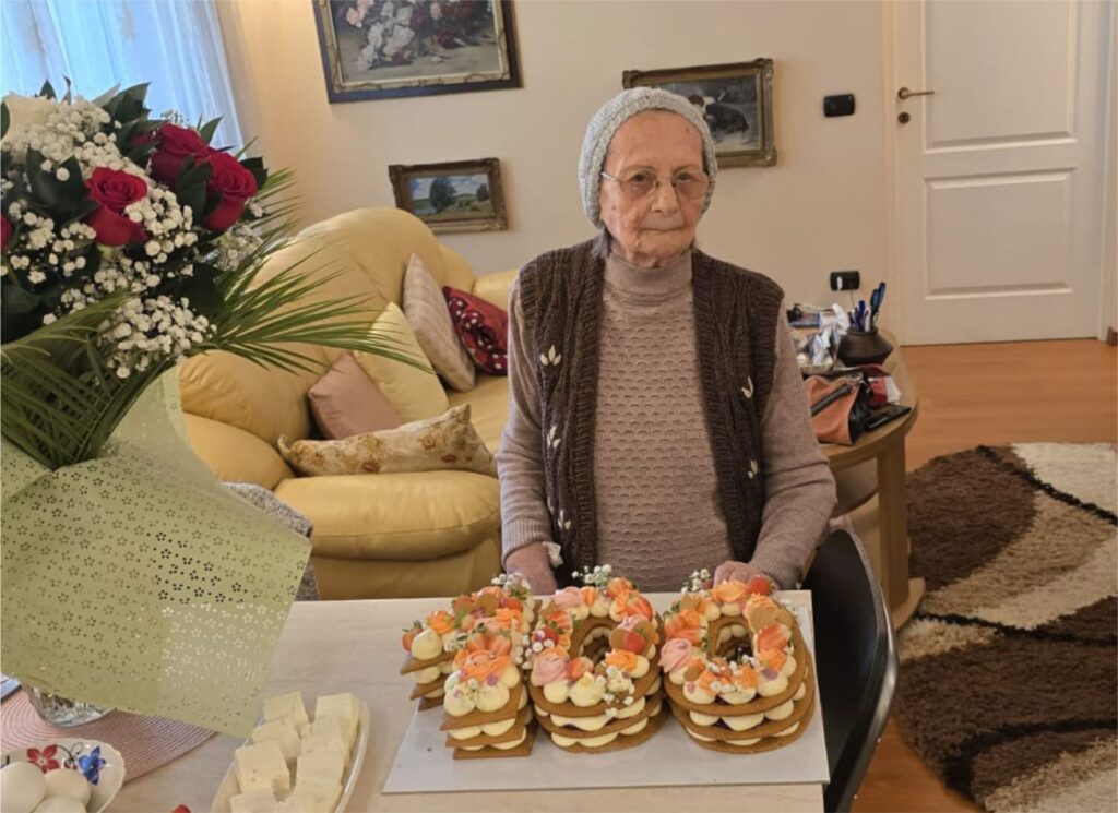 O locuitoare a Râmnicului, premiată la împlinirea vârstei de 100 de ani