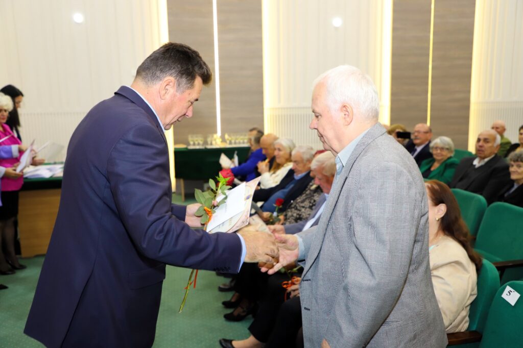 44 de cupluri de râmniceni, sărbătoriţi la 50 de ani de căsătorie