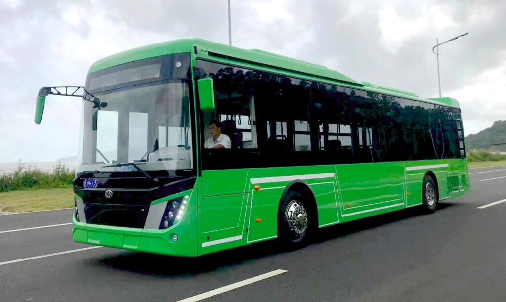 26 de autobuze electrice vor face legătura între Râmnicu Vâlcea și stațiunile din jur