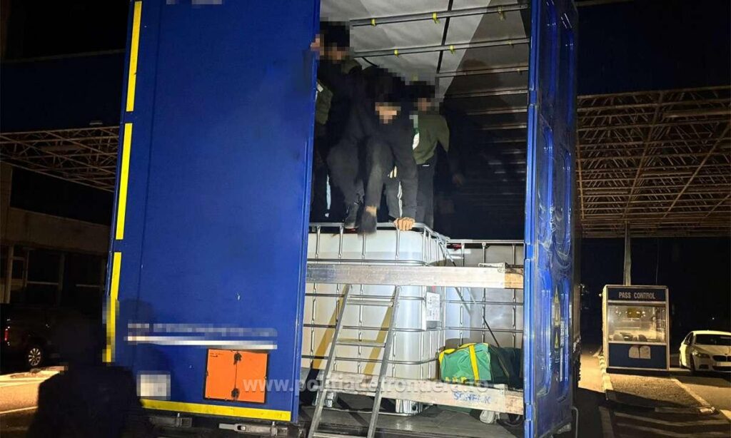 (VIDEO) 29 de cetăţeni străini, opriţi la frontiera cu Ungaria