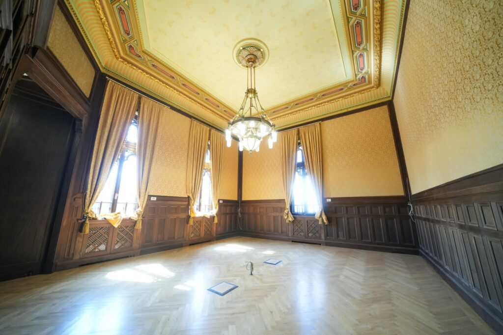 Când se întorc angajaţii primăriei în sediul recent reabilitat ?