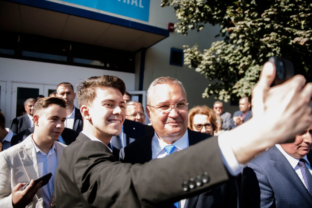 Candidatul PNL, Nicolae Ciucă – 1.600.000 de semnături pentru preşedinţia României