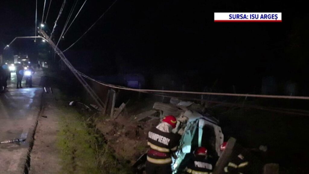 Cinci tineri din Argeș au scăpat ca prin minune după ce mașina s-a făcut praf