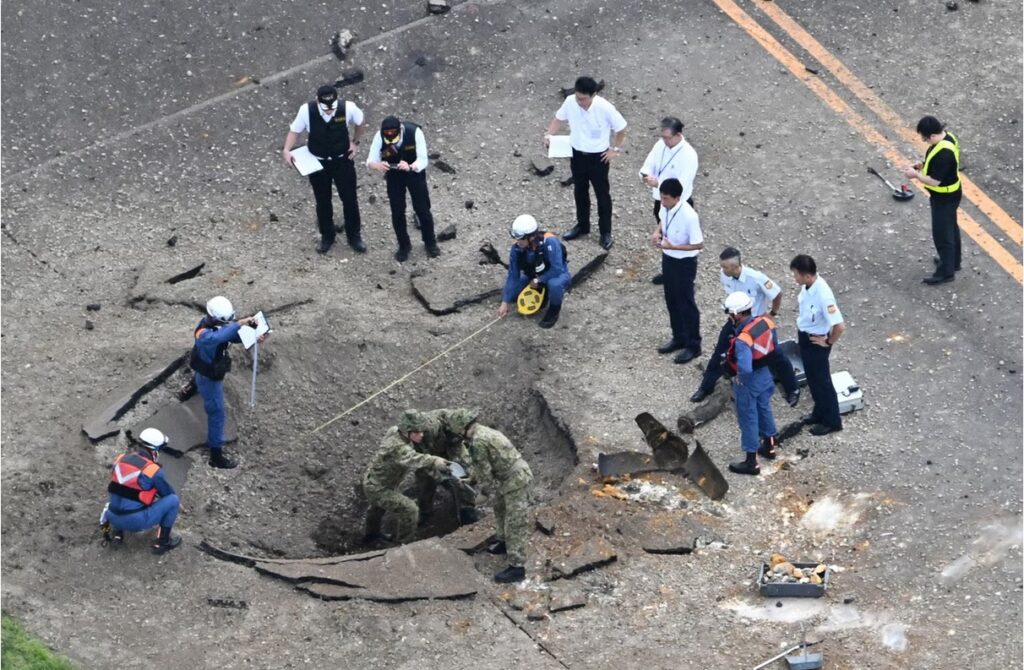 O bombă americană a explodată pe un aeroport japonez