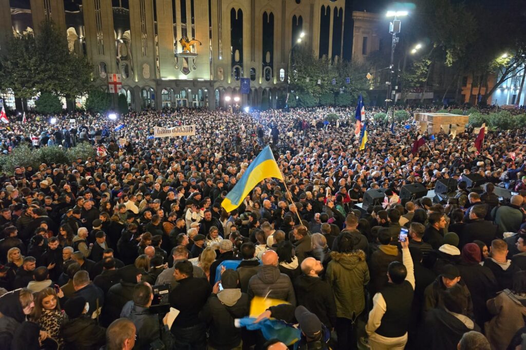 Georgienii s-au alăturat mitingului în masă din Tbilisi. Președintele îndeamnă la proteste după „votul trucat”