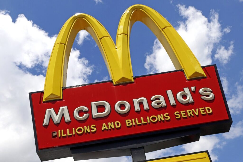 McDonald’s este legat de focarul de E. coli care a provocat 1 mort și zeci de bolnavi în SUA