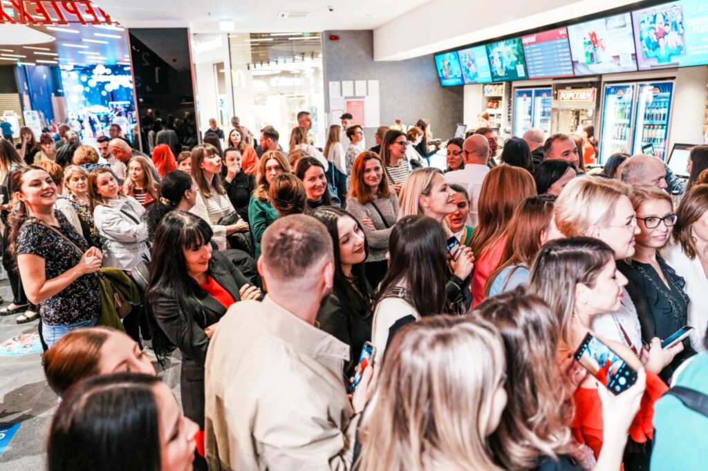 Seară memorabilă la Cineplexx Craiova. Actorii filmului „Retreat Vama Veche” au fost primiți cu entuziasm de sute de fani