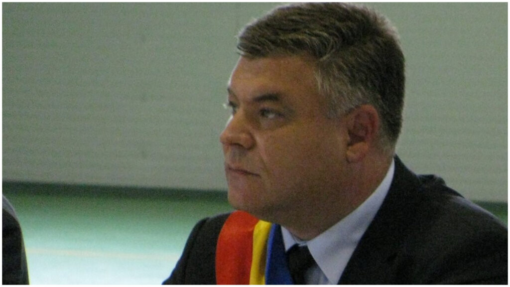 Vâlcea: Primarul din Brezoi, sub control judiciar pentru fapte de corupţie