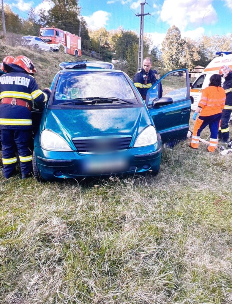 Vâlcea: A murit după ce s-a răsturnat cu mașina