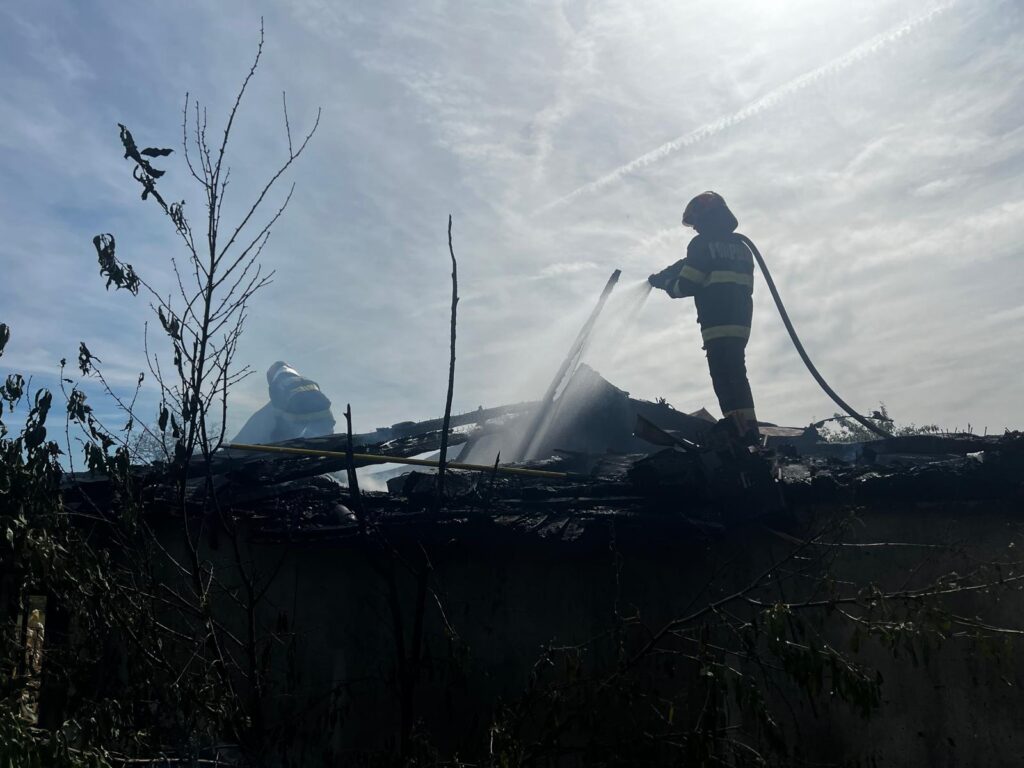 Vâlcea: Incendiu la o locuință din Mateești