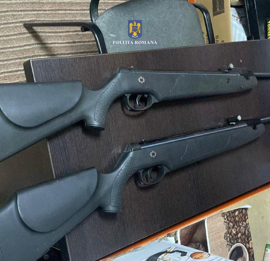 (VIDEO) Olt: Percheziţii la deţinători de arme
