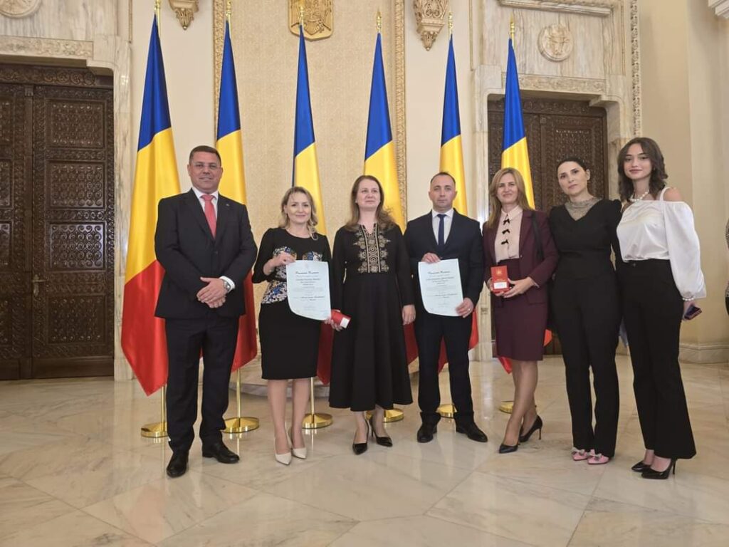 Două unități de învățământ din Gorj, decorate la Cotroceni