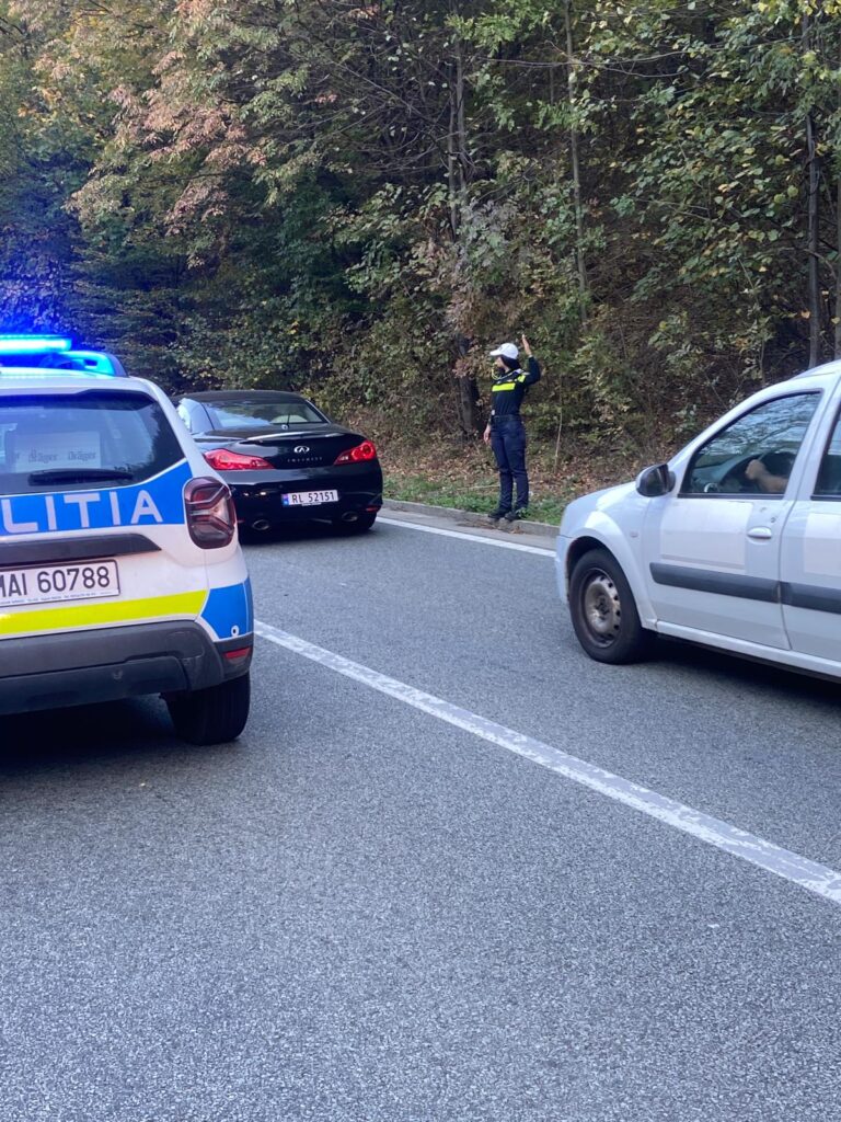 Trei persoane rănite în urma unui accident pe Defilului Jiului