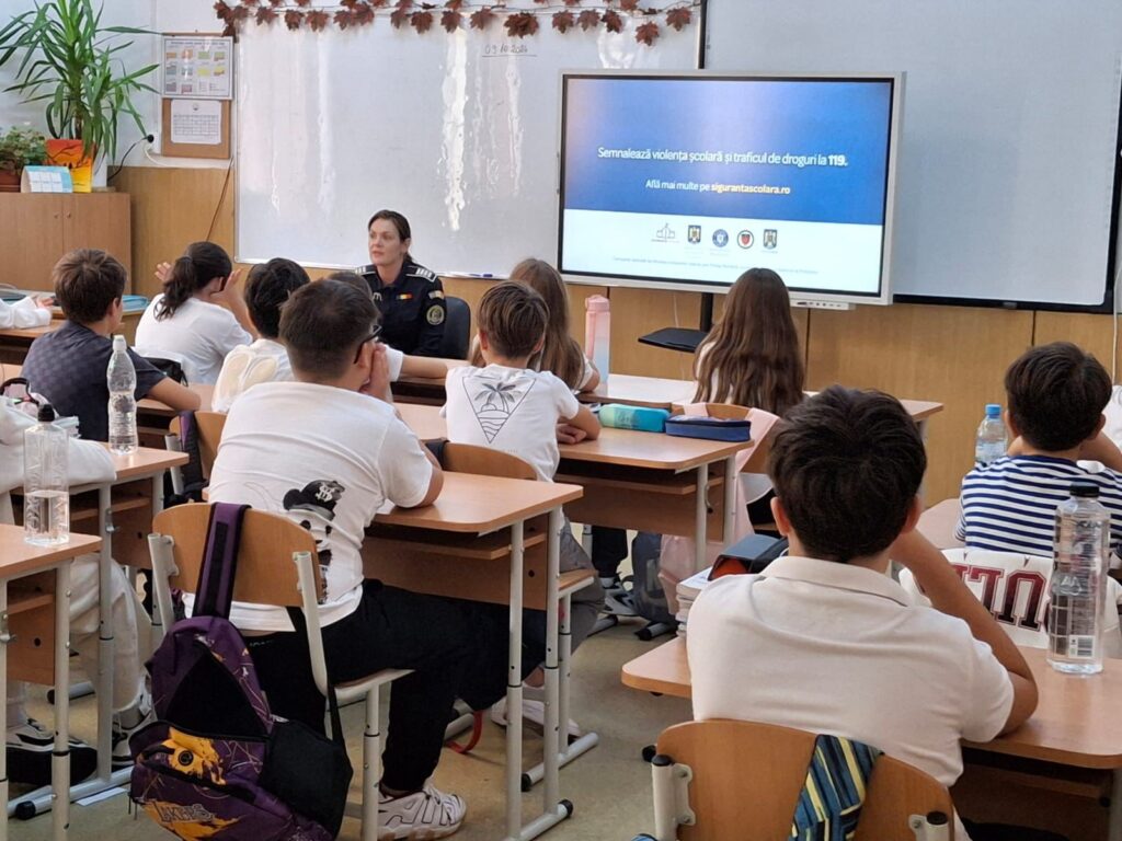 Peste 400 de elevi din Craiova și comune din Dolj au participat la activități privind siguranța școlară