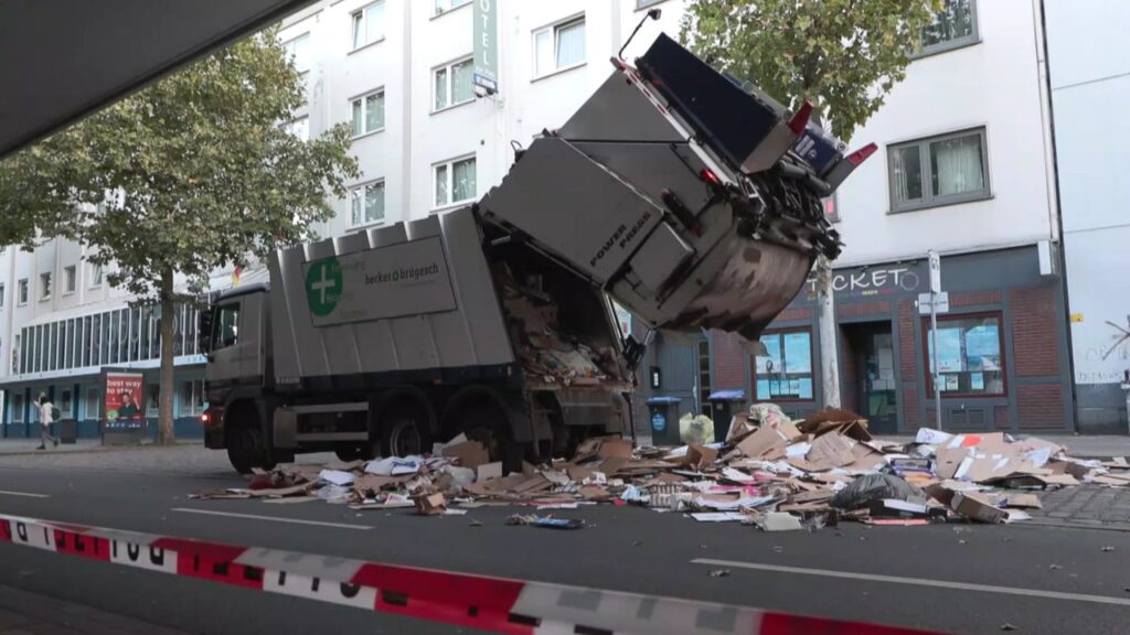 Un român din Germania a murit sufocat într-un compactor de gunoi