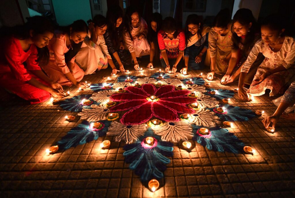 India sărbătorește Diwali, festivalul luminilor