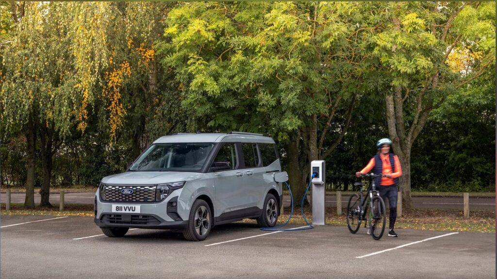 E-Tourneo Courier, fabricat la Ford Otosan din Craiova, disponibil pentru comandă în România din noiembrie