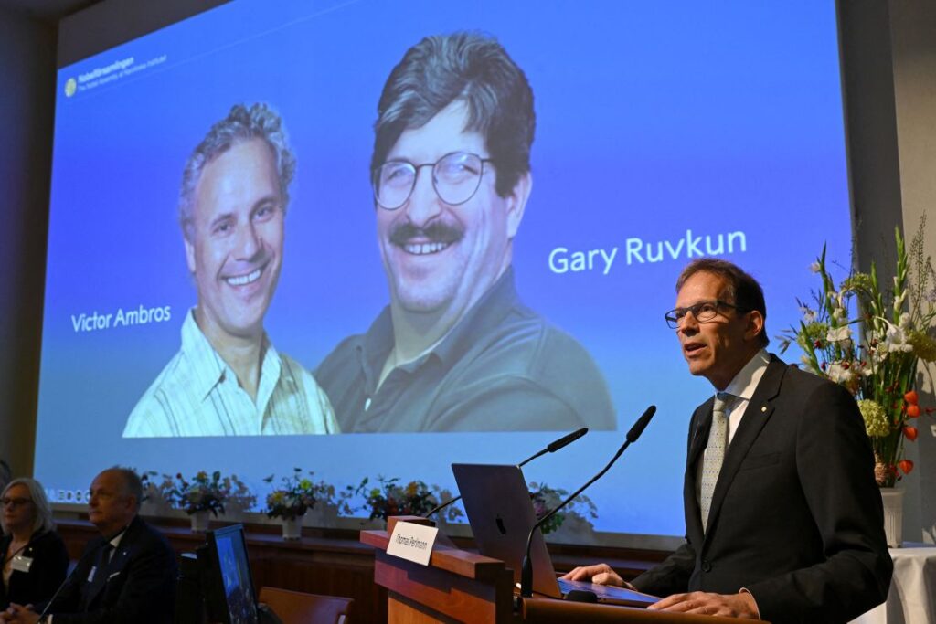 Premiul Nobel pentru medicină, acordat duoului american Victor Ambros, Gary Ruvkun pentru descoperirea microARN