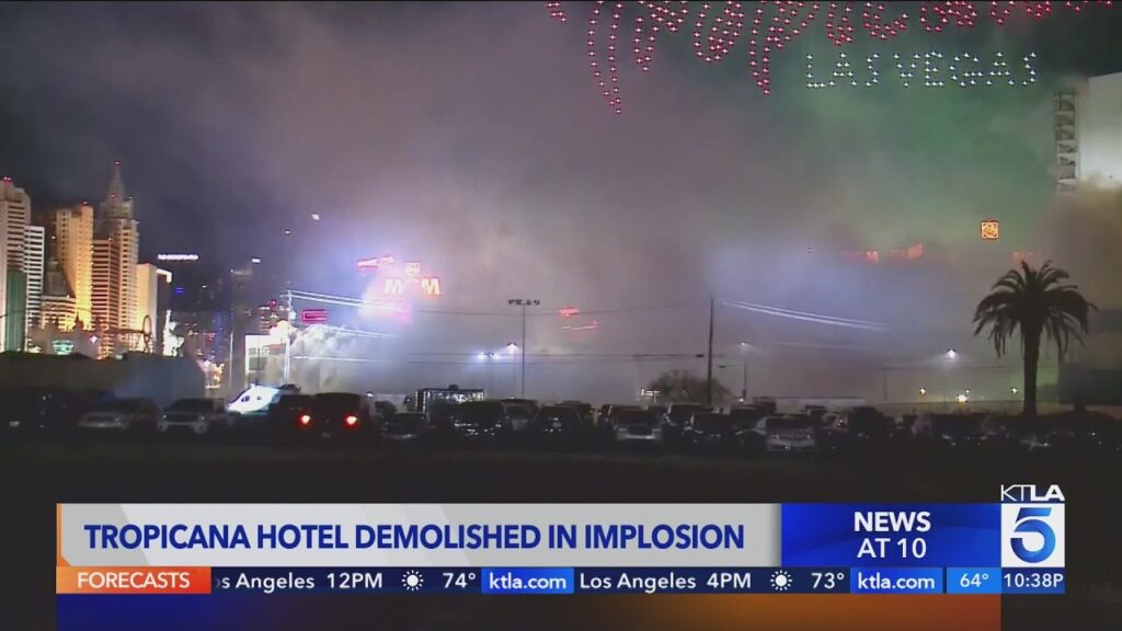 (VIDEO) Locuitorii și turiștii din Las Vegas, martori la implozia Tropicana