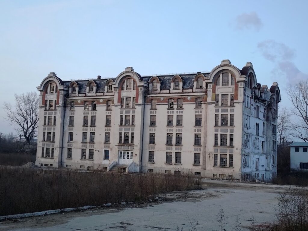 Clădirea fostei Regii de Tutun din Craiova se transformă în școală