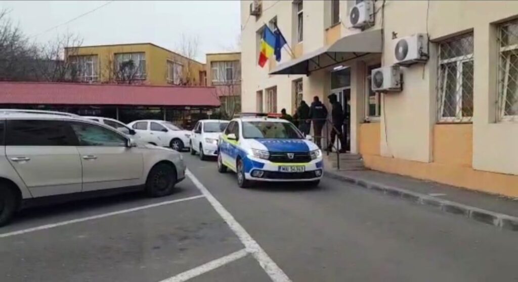 Doi bărbaţi, după gratii pentru proxenetism şi trafic de persoane