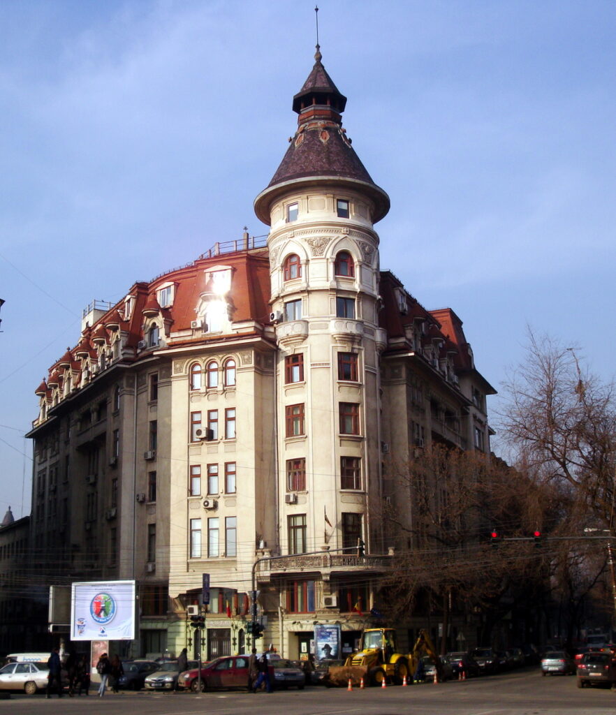 Trei femei, între care două foste angajate la Teatrul  Bulandra, reţinute pentru delapidare