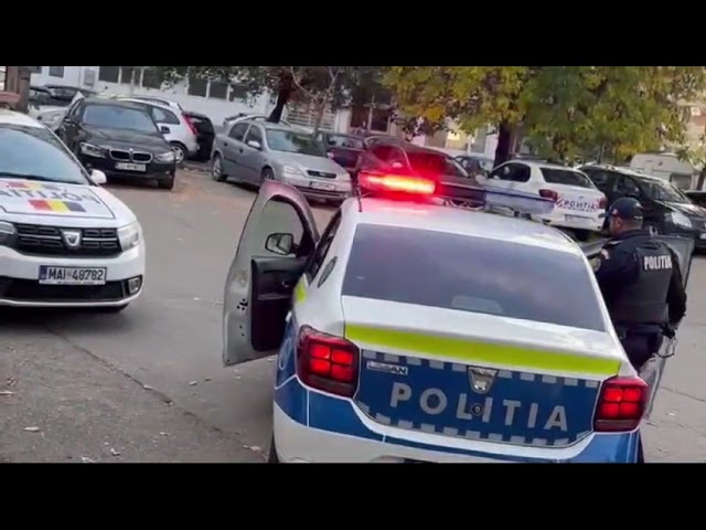 (VIDEO) Craiova: Cercetat pentru conducere fără permis, reținut de polițiști