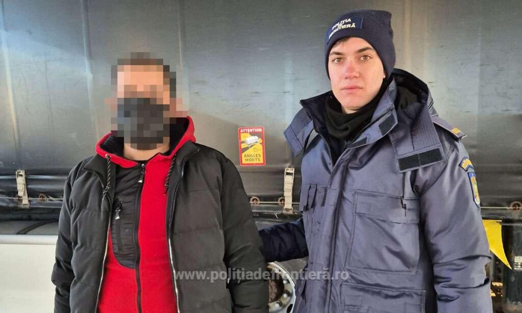 (VIDEO) Sirian depistat ascuns într-un sac la PTF Giurgiu