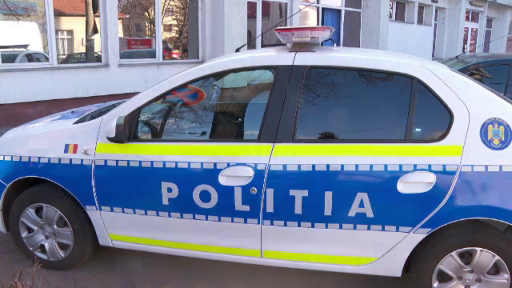 Craiova: Un poliţist aflat în timpul liber s-a urcat băut la volan, a provocat un accident şi a fugit de la locul faptei