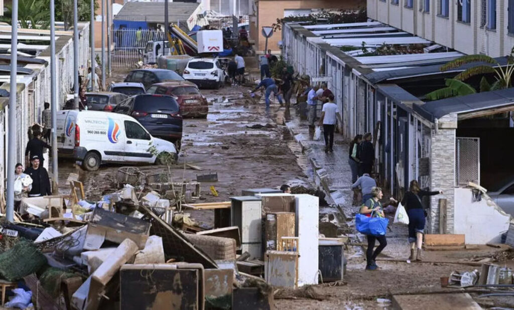 Bilanţul victimelor în inundaţiile din Spania a crescut la 205 morți
