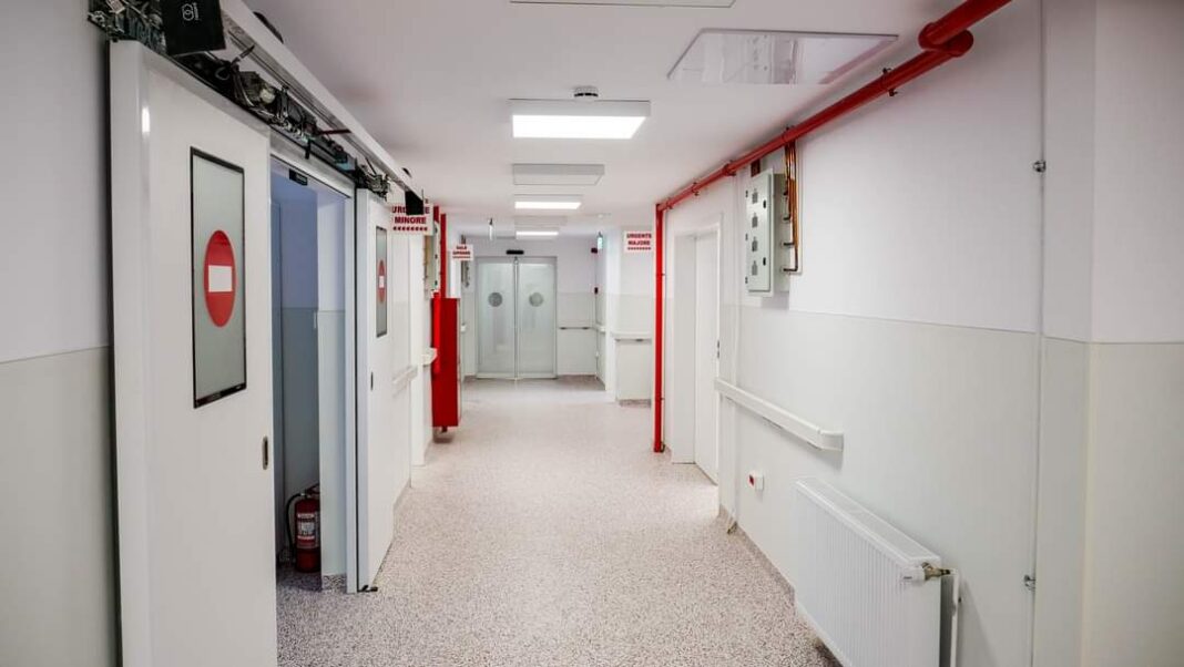 DSP l-a amendat cu 3.000 de lei pe medicul care era de gardă în cazul adolescentului mort la Spitalul Județean Târgu Jiu