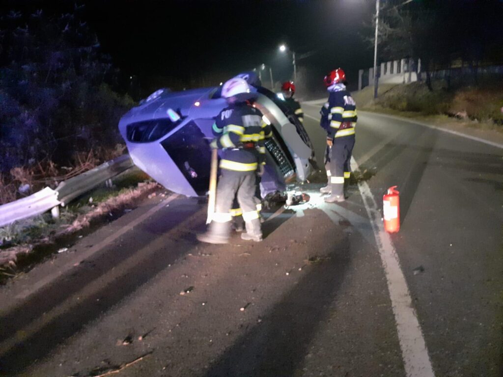 (VIDEO) Vâlcea: Tânăr rănit într-un accident pe DN 64, în Vlădești