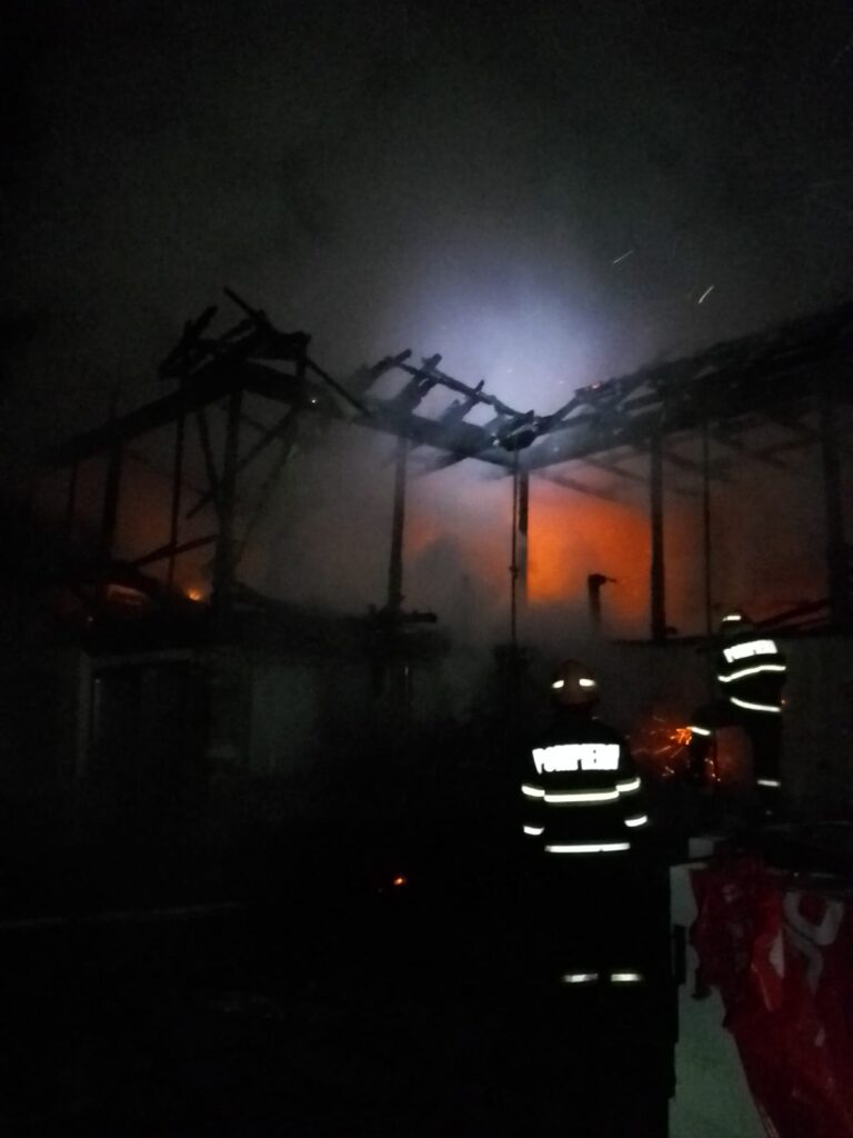 Vâlcea: Incendiu la o casă din Slătioara