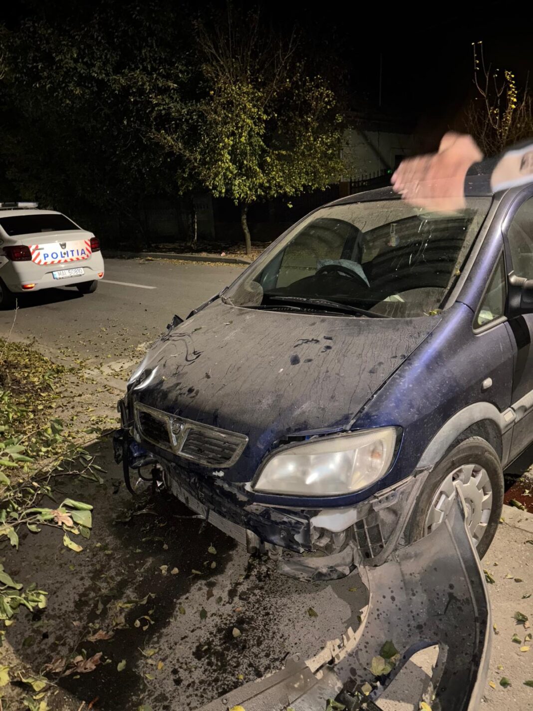 acc bail0 Un bărbat băut și fără permis a intrat cu mașina în gardul unei case din Băilești